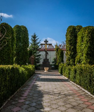 Güzel bir dış görünüşü olan antik erkek manastırı..
