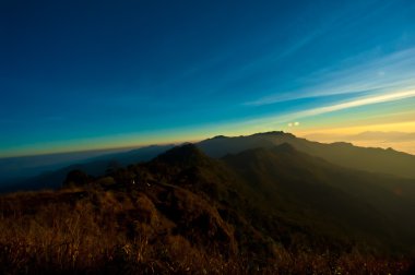 gün batımında phu chi fa forest park