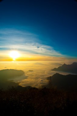 gün batımında phu chi fa forest park