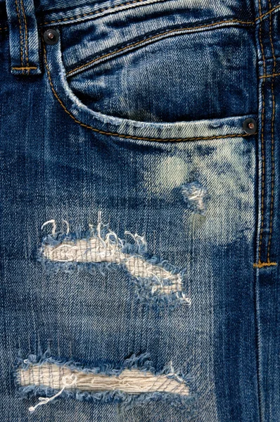 yırtık mavi kot, önden görünüm jean detay