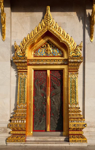 Thailändsk stil buddhismen tempel fönster — Stockfoto