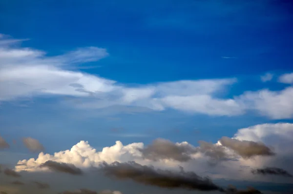 Céu azul fundo — Fotografia de Stock