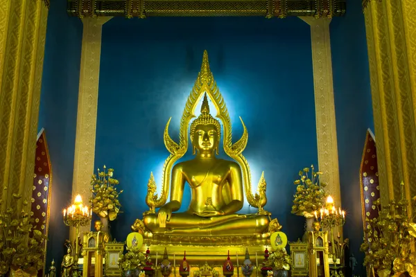 Buddha in church at Wat Benchamabophit — Stock Photo, Image