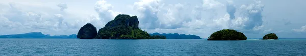 Isla remota tropical en el océano — Foto de Stock