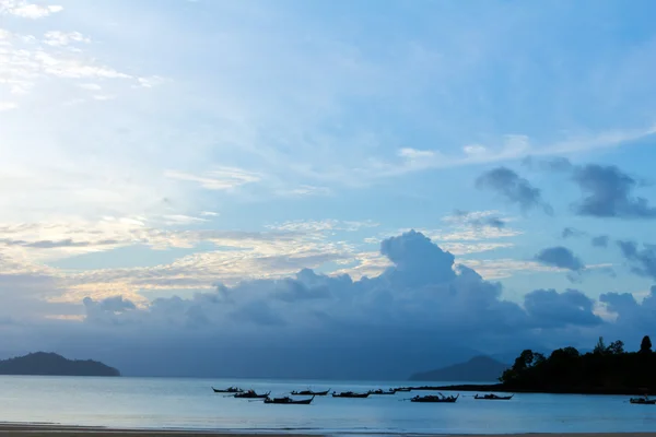 Tropical beach Sunset Sky With Lighted Clouds — Stock Photo, Image