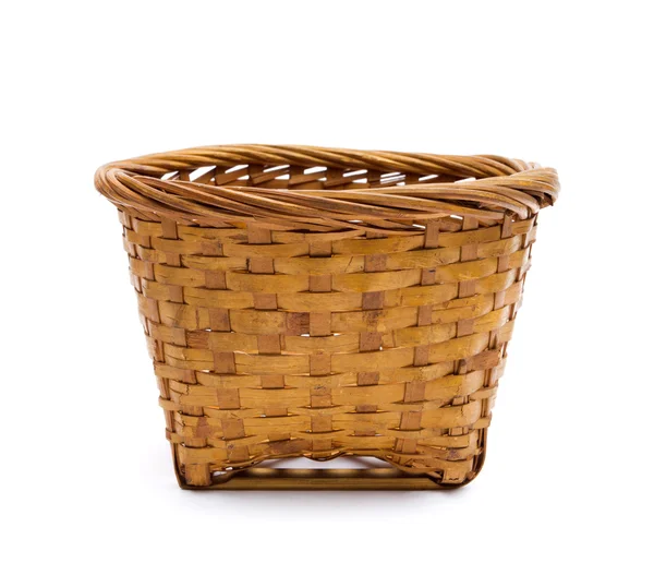 Beyaz arka plan üzerinde izole boş ahşap sepeti