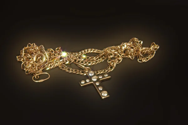 Золотой крест с алмазами — стоковое фото