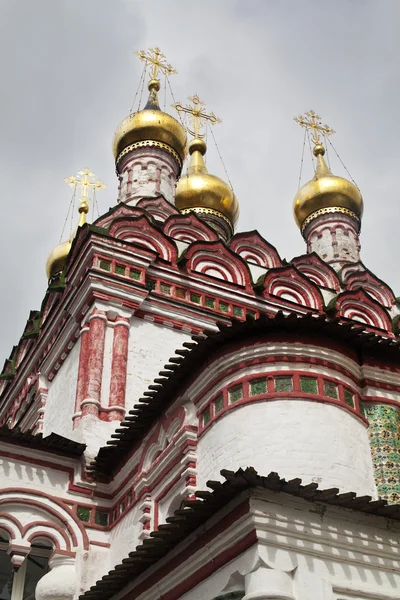 De orthodoxe kerk in st. joseph van volokolamsk klooster — Stockfoto