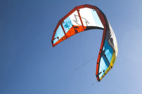 海の中の凧のサーファー — ストック写真