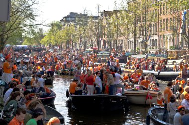 kalabalık amsterdam kanal