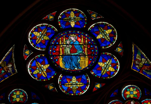 Notre dame gebrandschilderd glas — Stockfoto