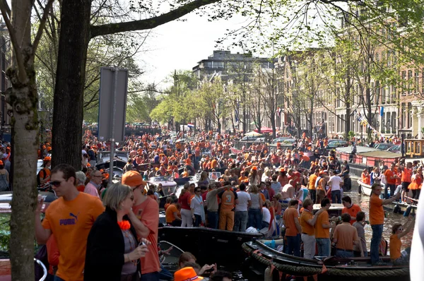 Amsterdam channel overcrowded — Stock Photo, Image