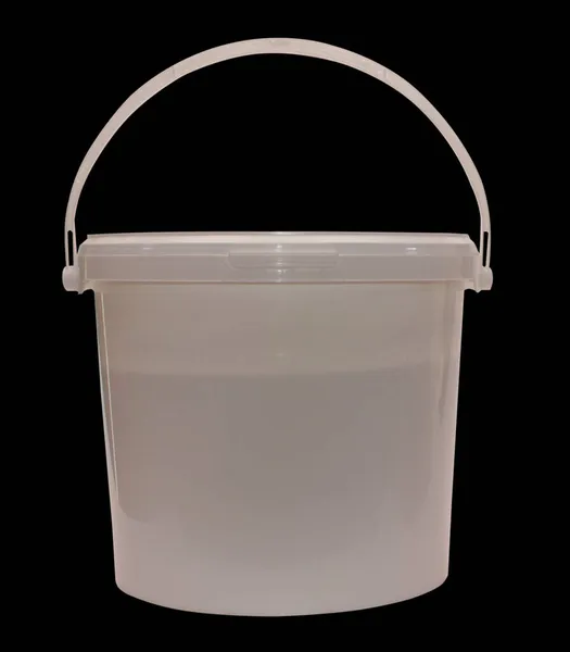 白色底座的桶 盛水的容器 — 图库照片