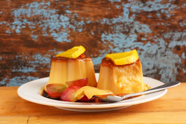 Caramel custard - pudding — Stock Photo, Image