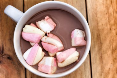 Sıcak çikolata ve lokum.