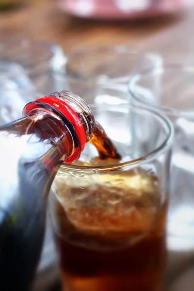 Pouring a glass of cola with ice — Stock Photo, Image