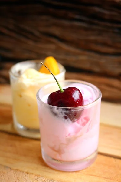Glass blanda jordgubbar vanilj — Stockfoto