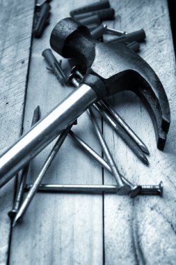 çekiç ve çivi