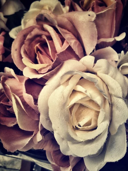 Роза искусственных цветов — стоковое фото