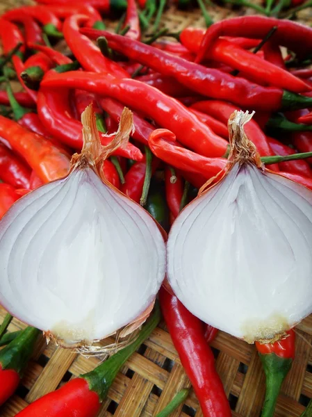 Red chili and onions — Stock Photo, Image