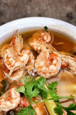 karides ve limon çorbası