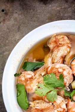 karides ve limon çorbası