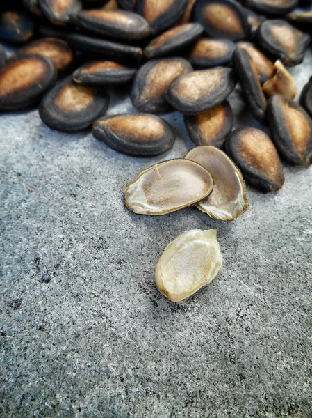 Semi di anguria su fondo legno — Foto Stock