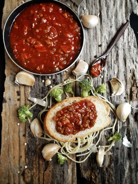 Espaguetis y salsa de tomate — Foto de Stock