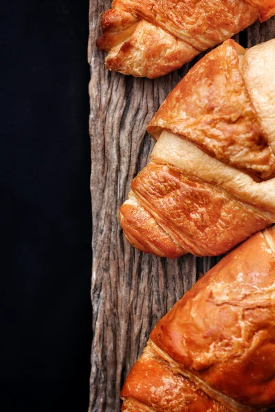 Croissants frais cuits au four — Photo