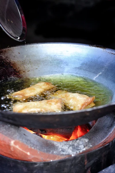 Rollos de huevo con verduras —  Fotos de Stock