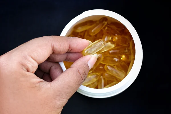 Kapsułki olej z wątroby dorsza — Zdjęcie stockowe