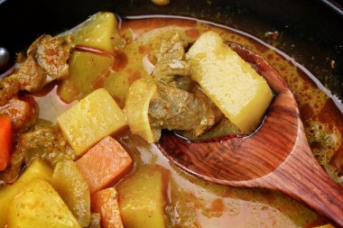 Hint köri ve baharatlar.