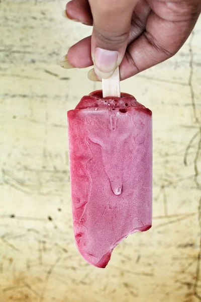 Jordgubb frukt popsicle — Stockfoto