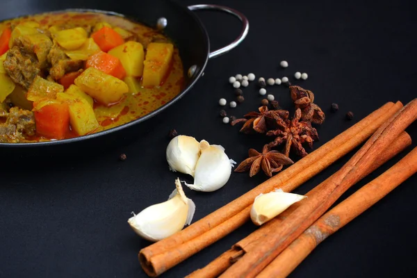 Curry indiano e especiarias . — Fotografia de Stock