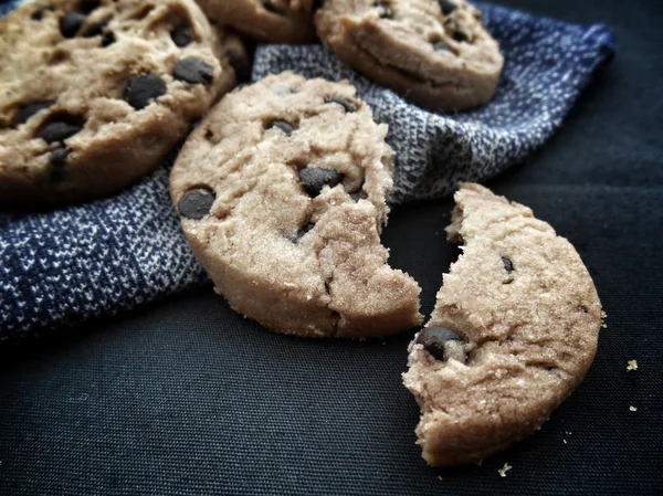 Gestapelde chocolade chip cookies — Stockfoto