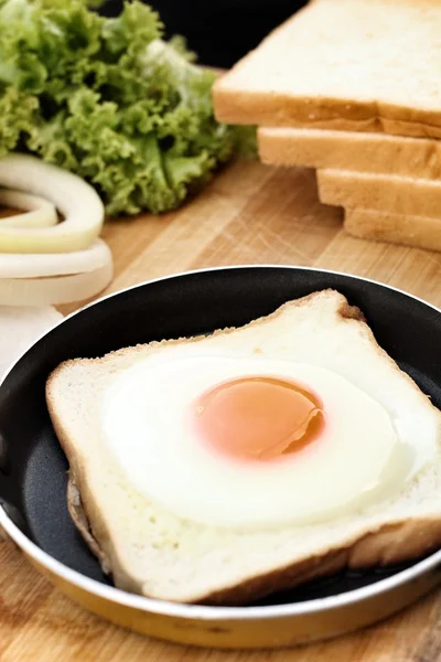 Как приготовить завтрак — стоковое фото