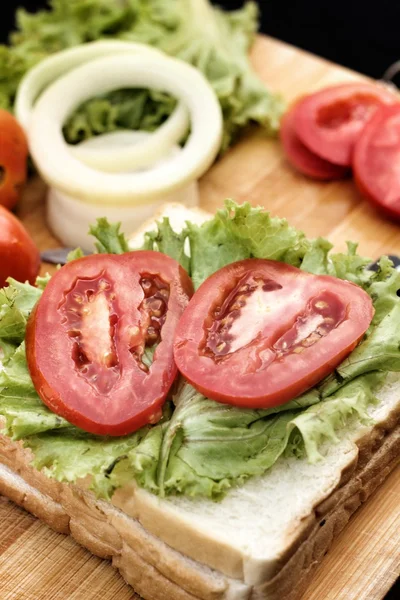 Making tuna sandwich — Stock Photo, Image