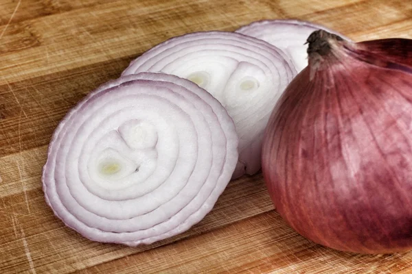 Frische rote Zwiebeln — Stockfoto