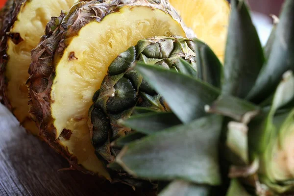 Plátek čerstvého ananasu — Stock fotografie