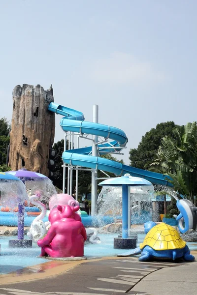 水公園をスライドします。 — ストック写真