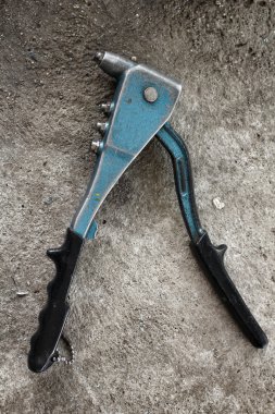 Pop perçin silahı araç