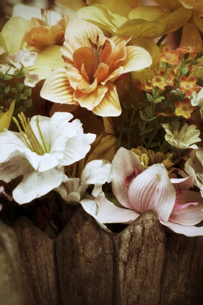 Vackra konstgjorda blommor — Stockfoto
