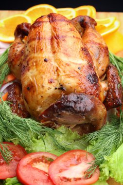 bütün tavuk taze sebzeler