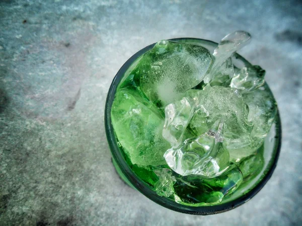 Зеленые напитки — стоковое фото