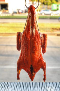 Bütün kızarmış ördek