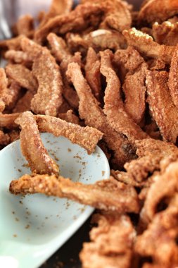 Kızarmış domuz deri