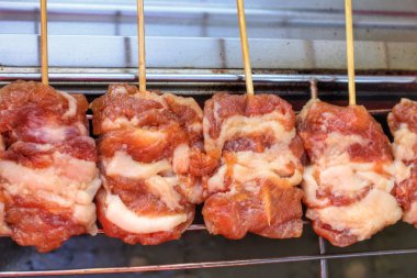 Kızarmış domuz eti.