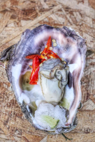 Fresh raw oysters — Stock Photo, Image