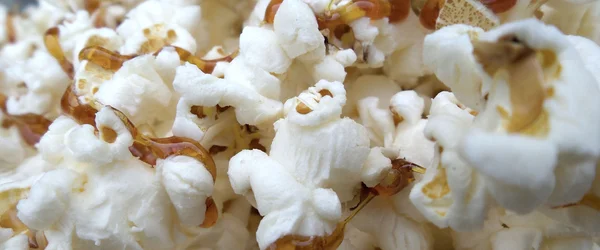 Popcorn con carame — Foto Stock