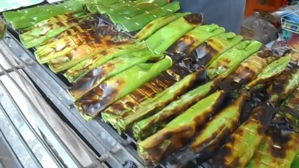 Sticky rice wrapped in banana leaves — Stock Video